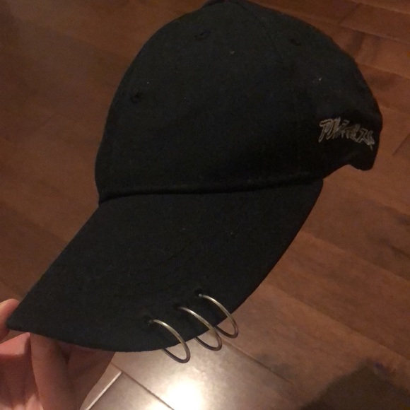 Japanese style hat with rings - Picture 2 of 2